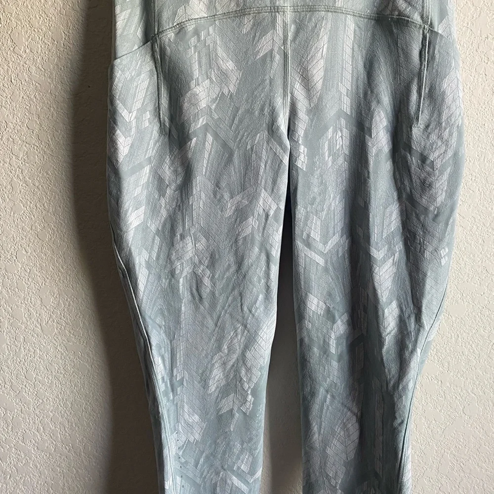 Lululemon Swift Speed High Rise Yoga Tight 28” Reverbrate Chevron Jacquard 10